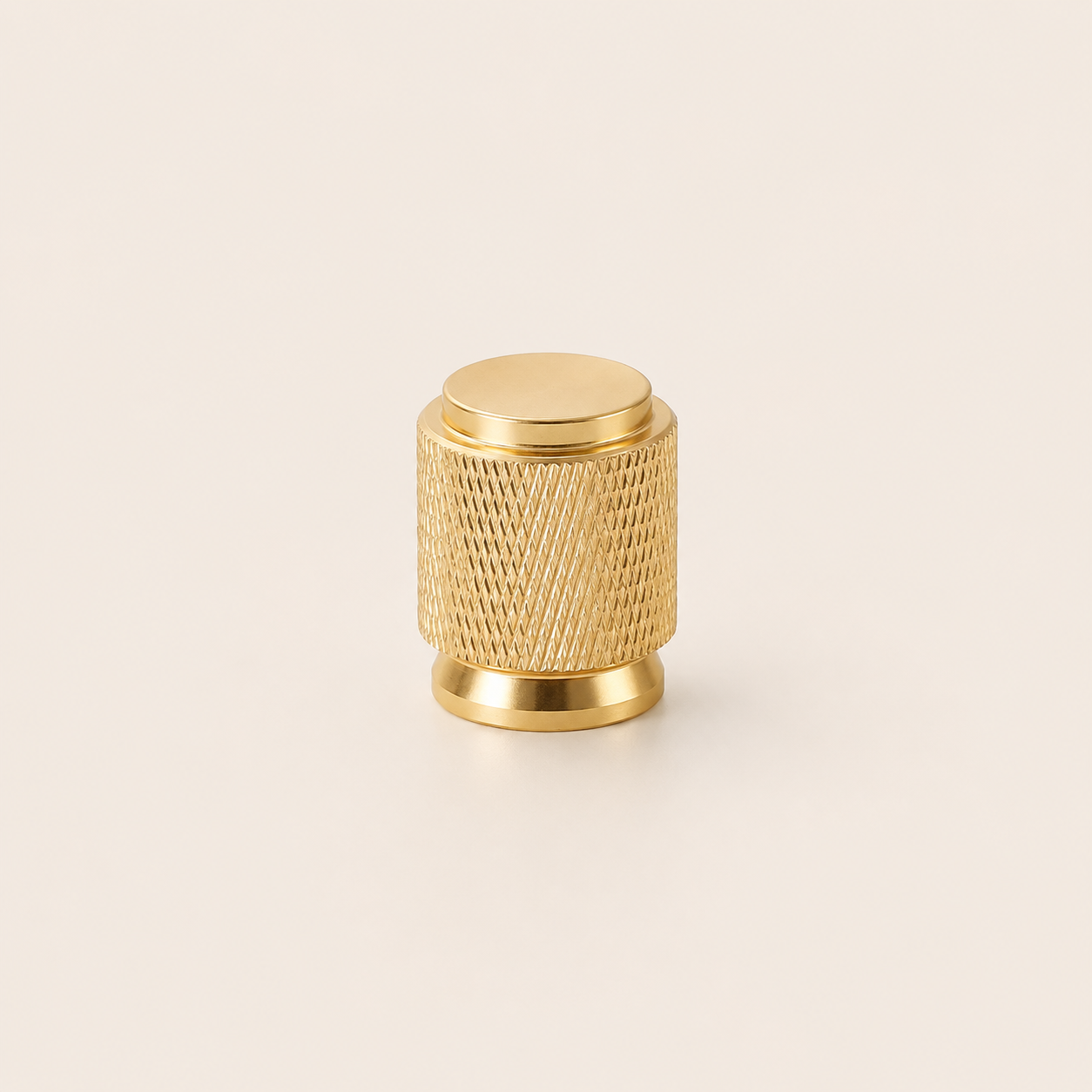 Räfflad cylinderknopp 20 mm – Borstad mässing