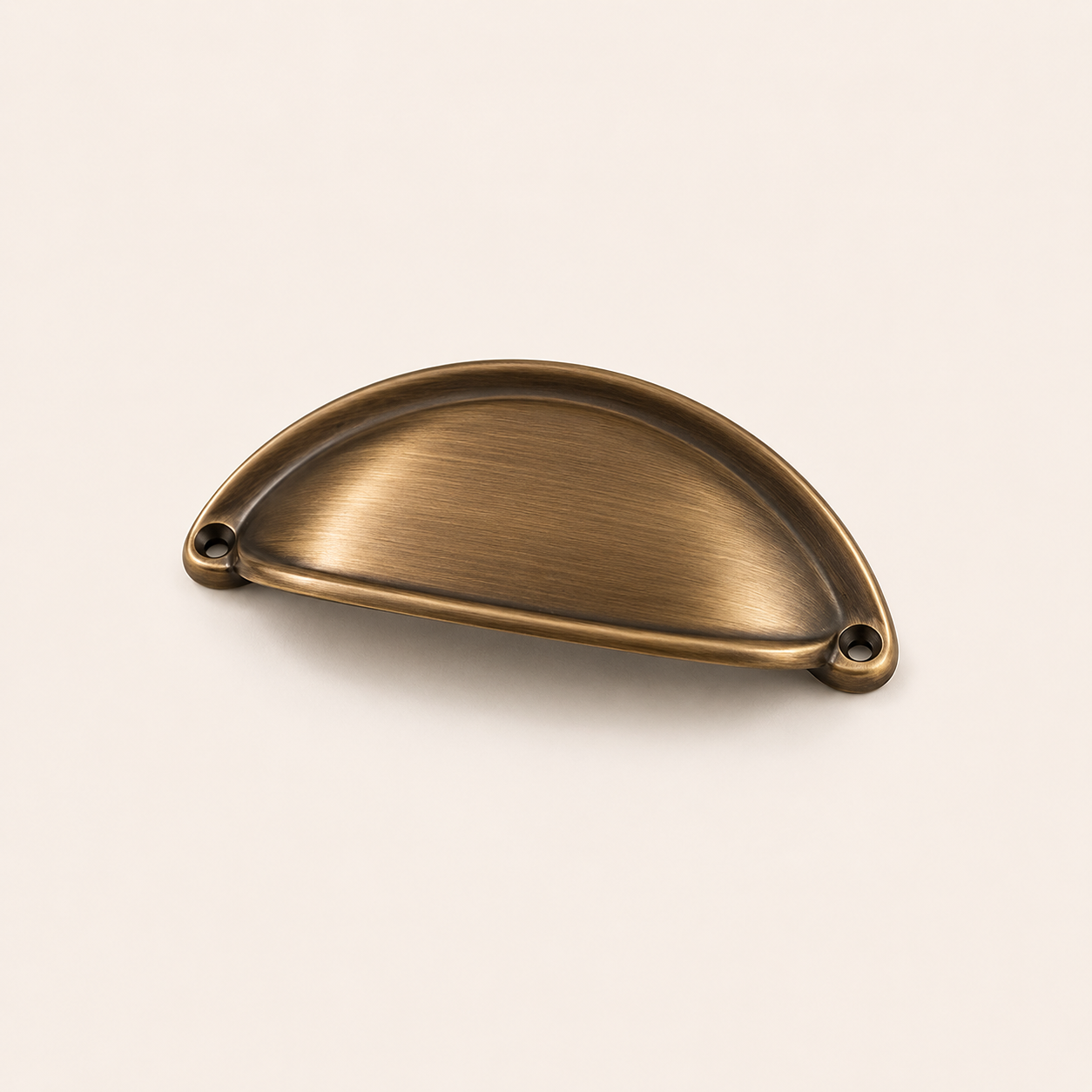 Skålhandtag i brons – klassisk design