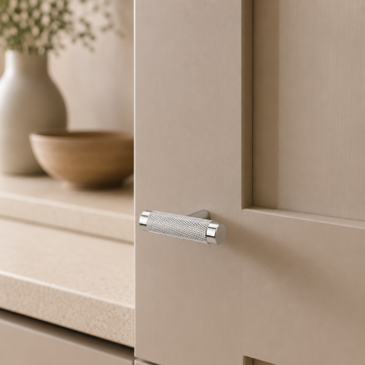 T-knopp i krom – räfflad design